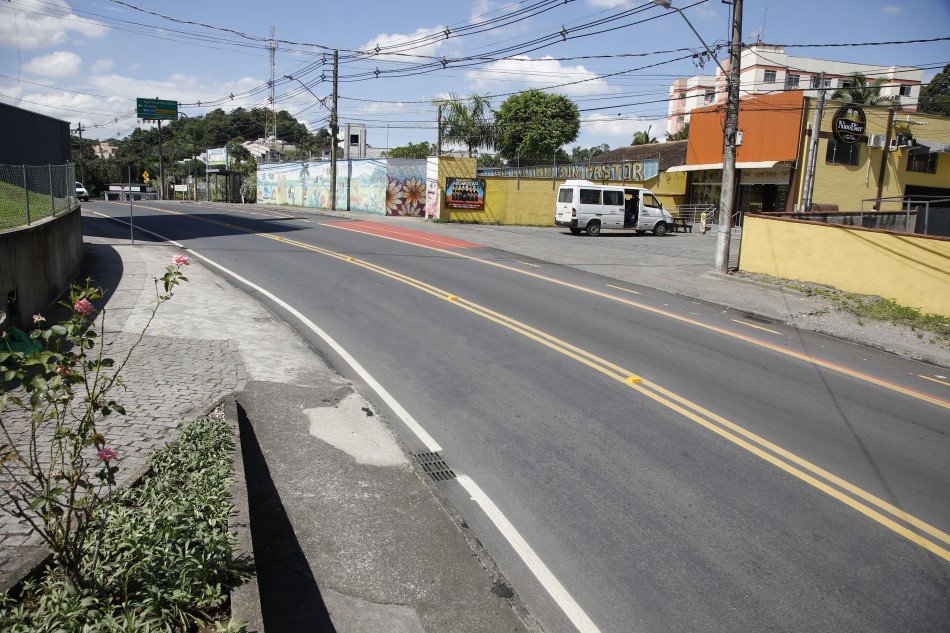 Segundo trecho da Rua dos Caçadores, em Blumenau, recebe sinalização de trânsito nesta semana