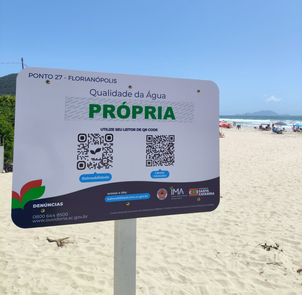 Instituto do Meio Ambiente lança novas placas de balneabilidade com QR Codes nas praias de SC