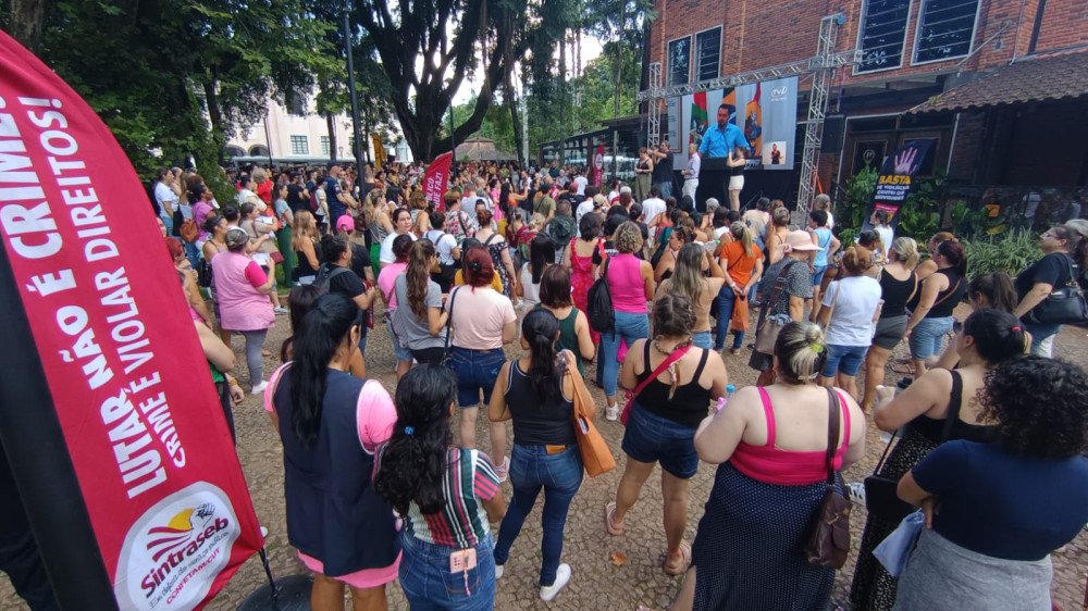 Servidores de Blumenau fazem assembleia contra proposta de mudanças no Issblu