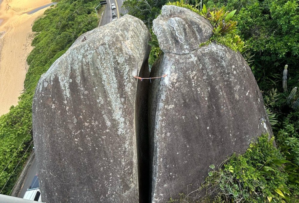 Defesa Civil inicia monitoramento preventivo da Pedra do Ovo em Balneário Camboriú
