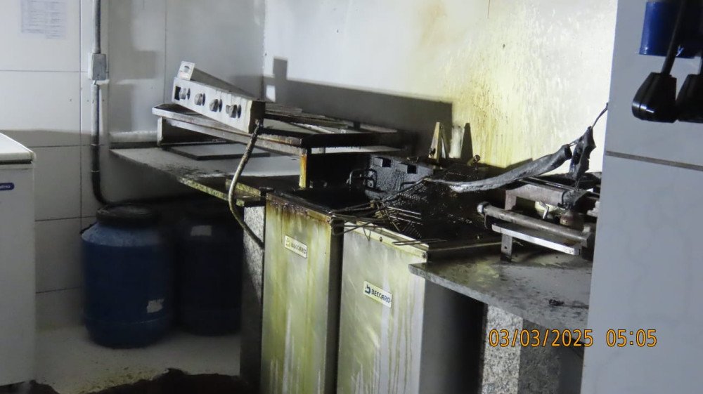 Princípio de incêndio é registrado em hamburgueria de Blumenau