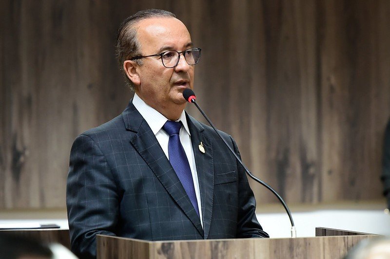 Governador promete ar-condicionado nas salas de aula das escolas estaduais até o próximo ano letivo