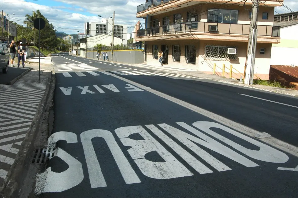 Corredor de ônibus da Av. Martin Luther volta a ser exclusivo para transporte coletivo em Blumenau a partir de segunda