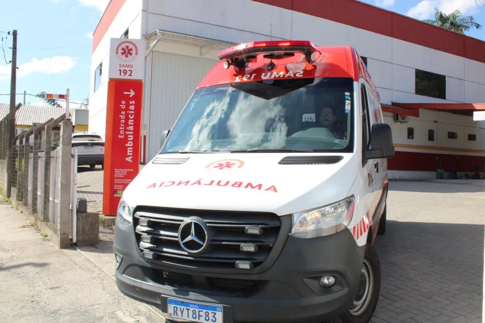 Blumenau recebe nova ambulância para o Samu 