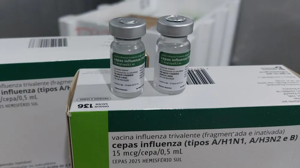 SC inicia distribuição de vacinas contra a gripe para campanha de 2025