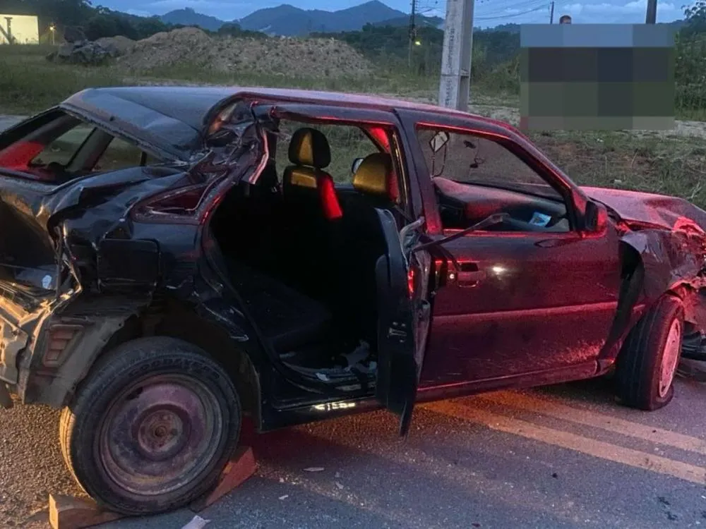 Acidente envolvendo três veículos na BR-470 em Indaial deixa uma pessoa com ferimentos