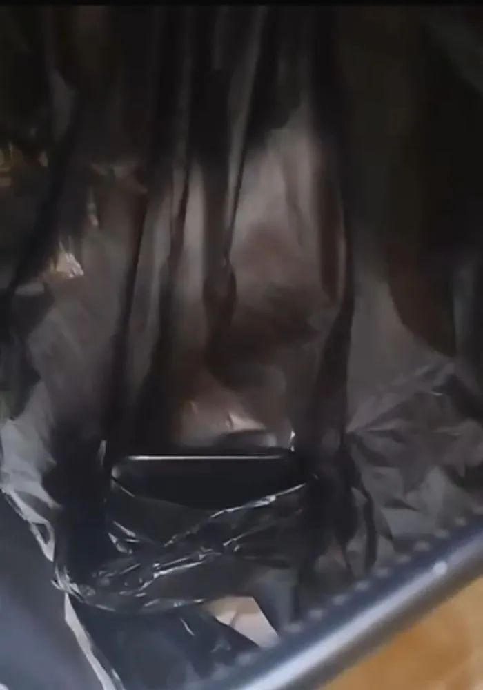 Funcionário de lanchonete colocava celular no lixo do banheiro feminino para filmar mulheres