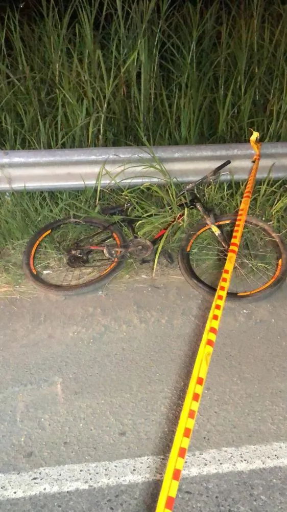 Ciclista morre atropelado e é arremessado para ribanceira em Blumenau; motorista fugiu