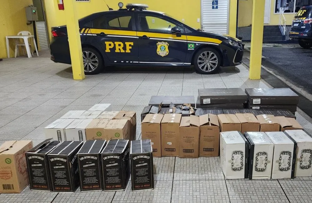 Polícia apreende 300 garrafas de vinhos argentinos na BR-101, em Barra Velha