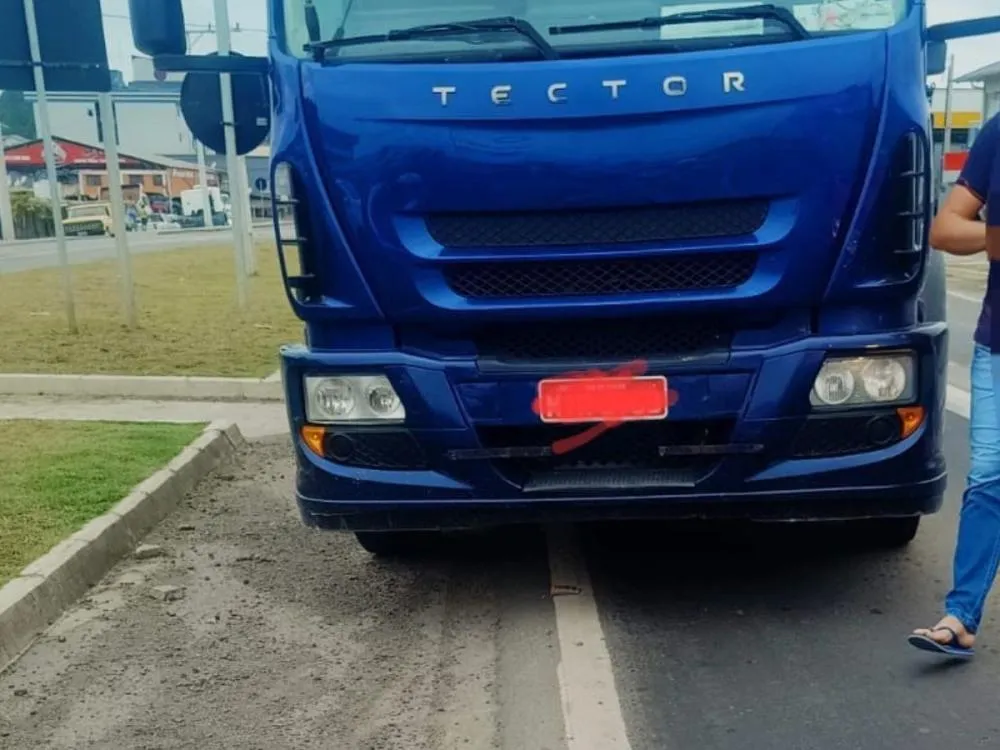 Pedestre é atingido por caminhão ao atravessar BR-470, em Pouso Redondo