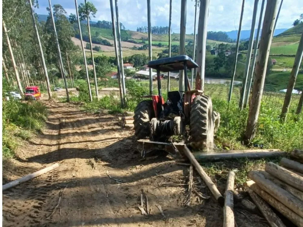 Homem morre atingido por trator no Alto Vale