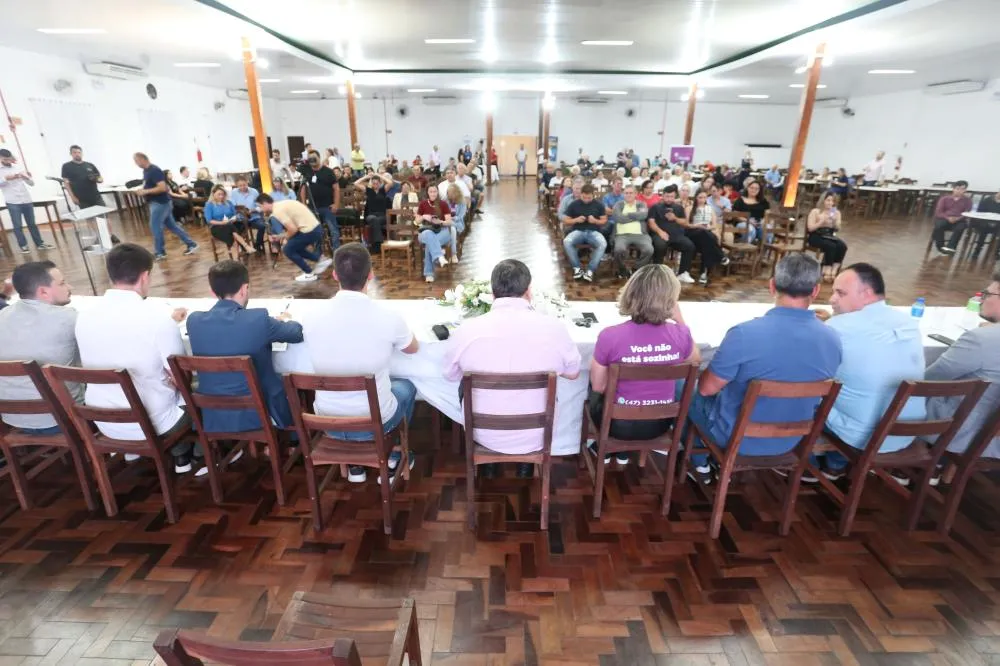 Moradores da Velha e região participam de sessão itinerante da Câmara e pedem mais médicos, ônibus e praças