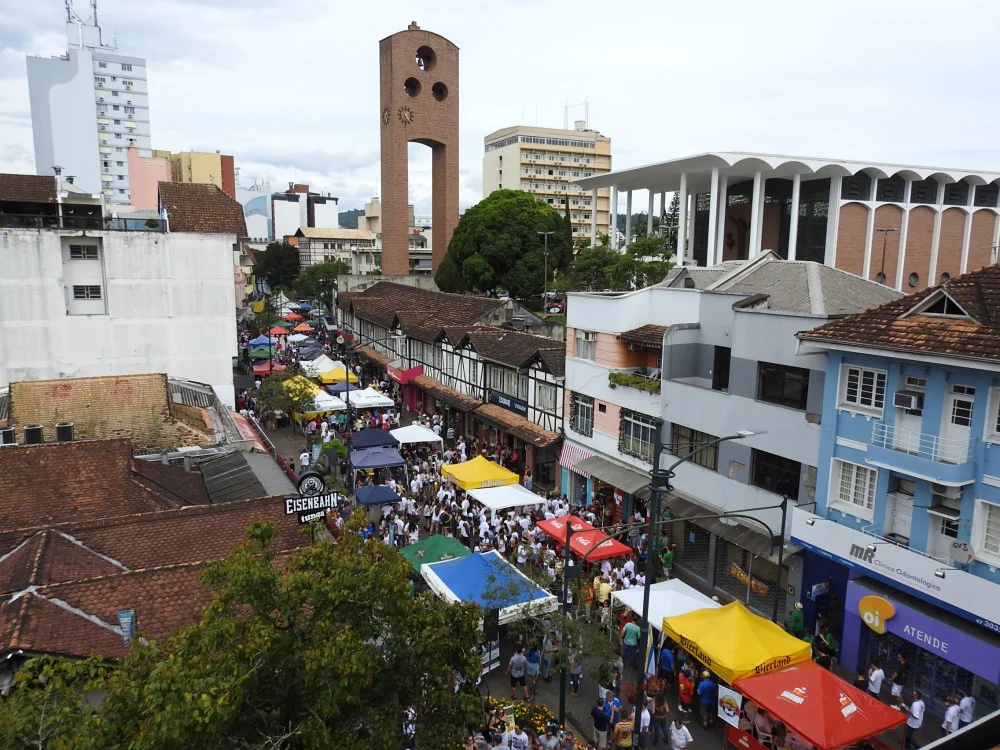 32º Stammtisch de Blumenau movimenta o fim de semana e altera trânsito no Centro a partir desta sexta