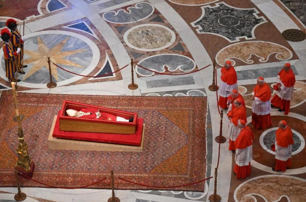 Rito de fechamento do caixão do papa será nesta sexta-feira