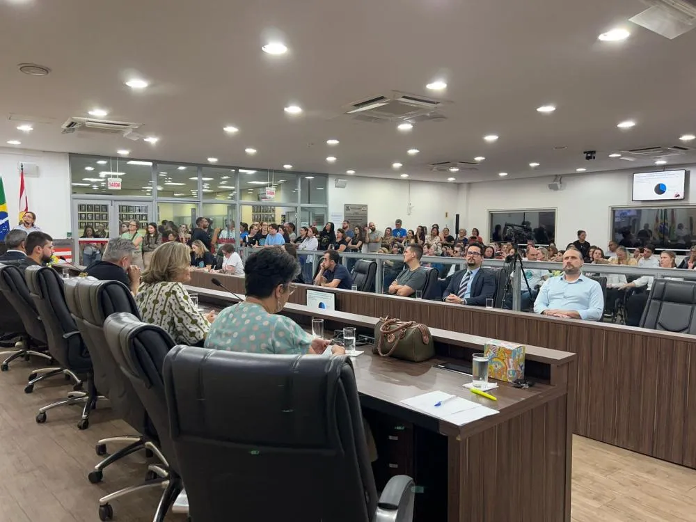 Com plenário cheio, Câmara de Blumenau debate Educação Especial; cidade tem mais de 2,5 mil alunos atendidos