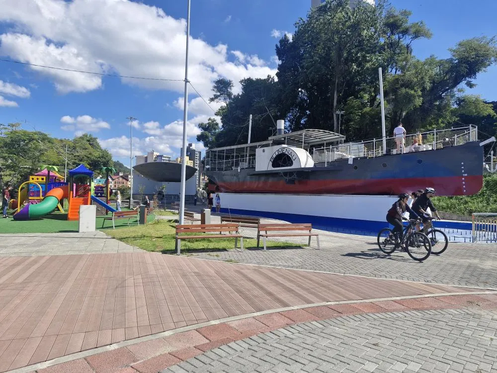 FOTOS: Prainha é aberta ao público nesse feriado do Dia do Trabalhador com obra quase finalizada