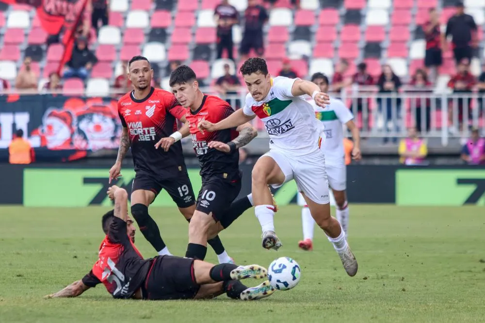 Brusque empata com o Athletico-PR no jogo de ida da terceira fase da Copa do Brasil