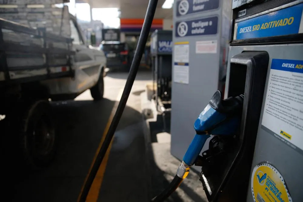 Petrobras reduz preço do diesel em 16 centavos por litro