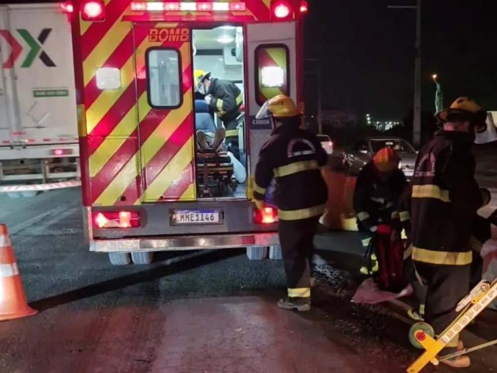 Homem fica ferido após capotamento na BR-470 em Indaial