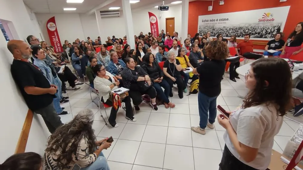 Em meio a impasse salarial, servidores de Blumenau decidem parar atividades no dia 20 de maio