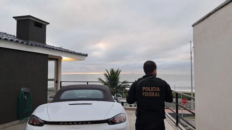 Polícia Federal faz operação contra fraudes cibernéticas e lavagem de dinheiro em SC