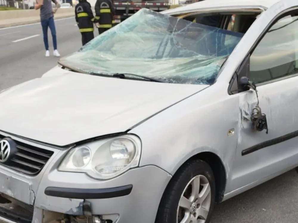 Acidente com três veículos deixa um ferido na BR-470, em Indaial