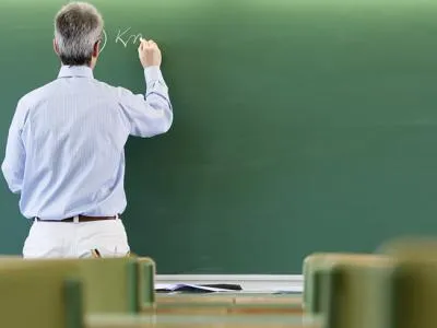 Blumenau abre vagas temporárias para professores da rede municipal