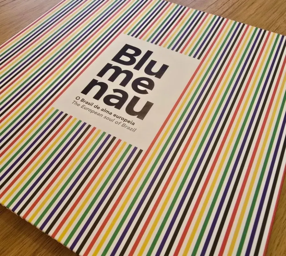 Após denúncia ao MP, gestão anterior de Blumenau justifica gastos com livros institucionais