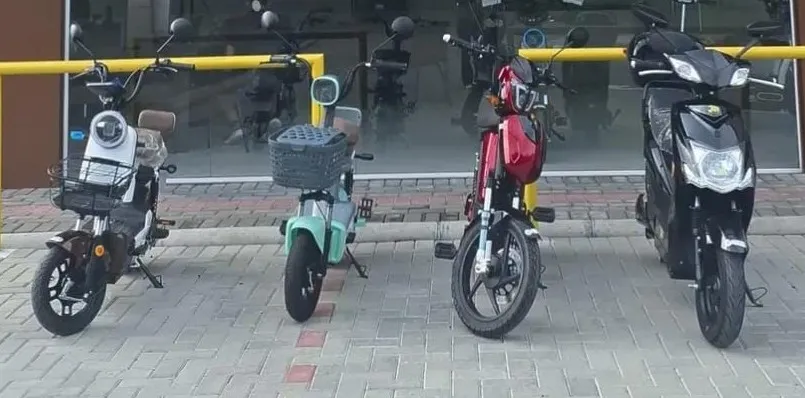 Criminoso tenta extorquir comerciante após furto de sete veículos elétricos em Blumenau