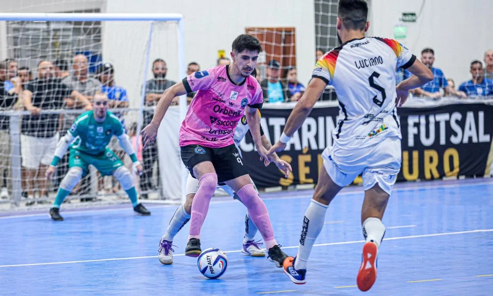 Blumenau Futsal vence o Tubarão fora de casa e sobe para 4ª posição no Catarinense