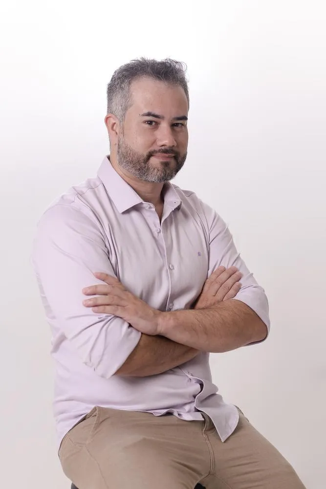 Autor catarinense lança livro sobre a dualidade da inteligência artificial