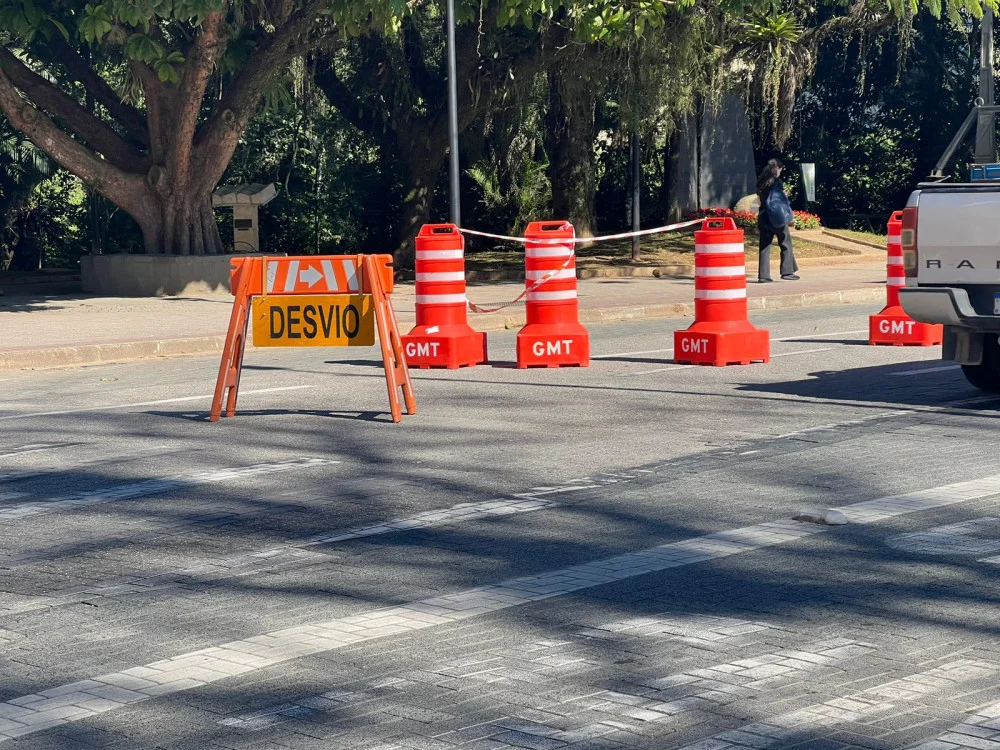  Trânsito será bloqueado no Centro de Blumenau neste sábado para obra em ponte