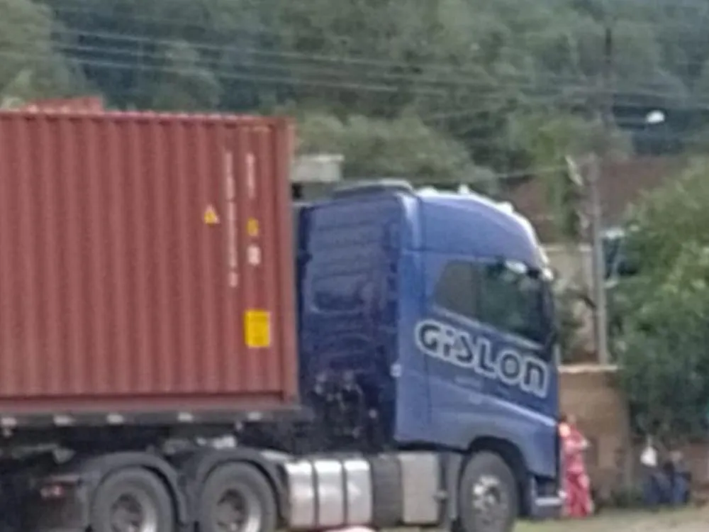 Idoso morre atropelado por carreta na BR-470 em Apiúna, no Vale do Itajaí