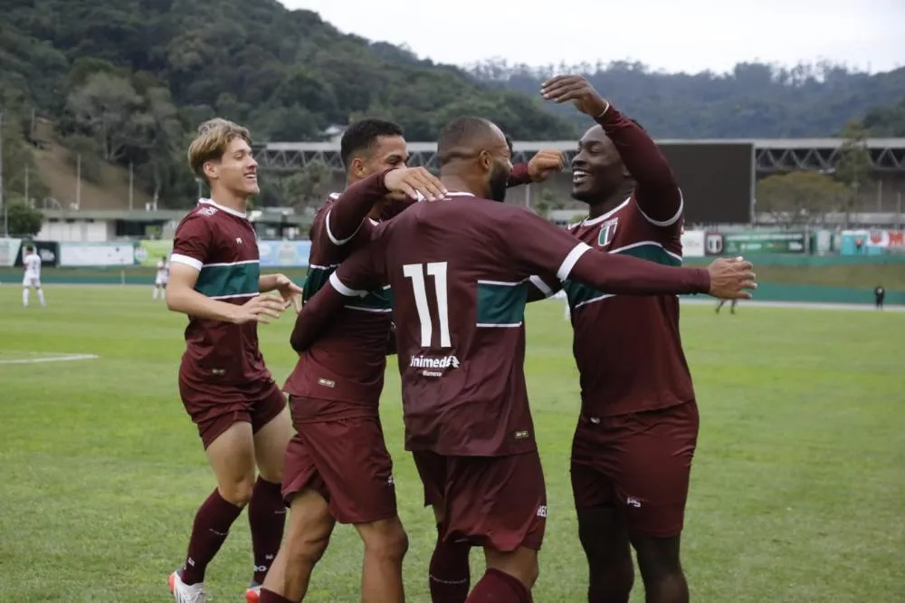 No Sesi, BEC vira sobre o Camboriú e mantém 100% na Série B do Catarinense