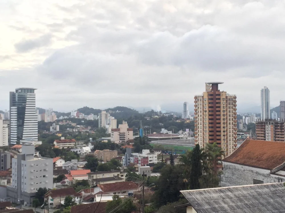Segunda-feira em Blumenau terá sol entre nuvens e chance de pancadas de chuva à tarde