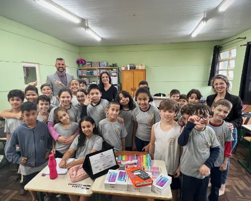 Aluna de 9 anos de Blumenau celebra conquista do Prêmio Lume por destaque na alfabetização: “Nunca esquecerei”