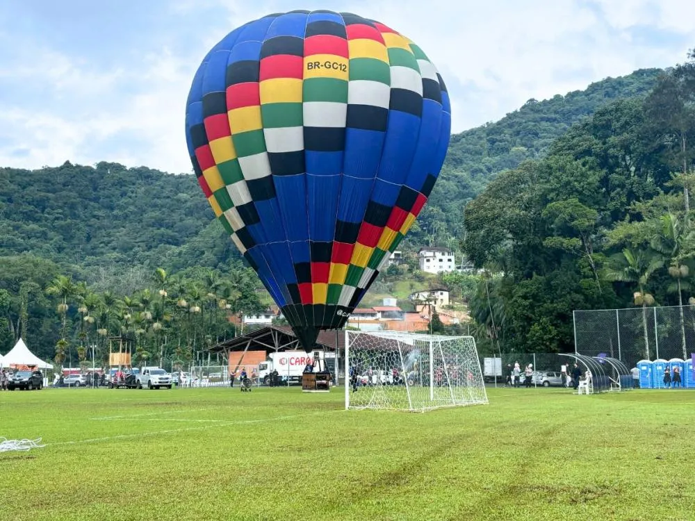 Vídeo: Primeiro voo cativo do Festival de Balonismo encanta público em Blumenau