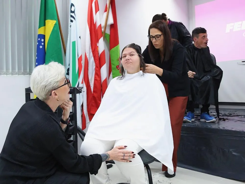  Evento de beleza em Blumenau promove cuidado e autoestima para Apae e mulheres em situação de vulnerabilidade social