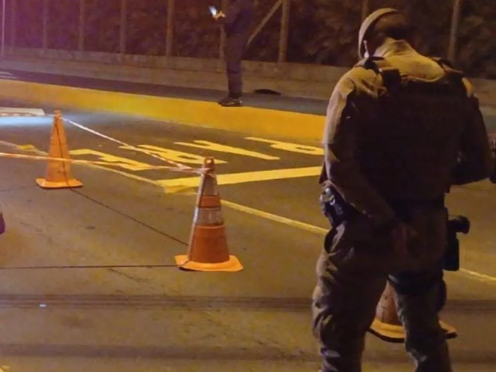 Homem morre em acidente de moto na véspera do feriado em Blumenau