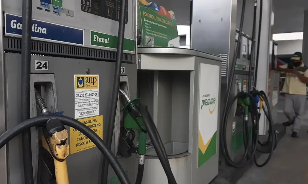 Procon de Gaspar divulga pesquisa de preços dos combustíveis com queda média de 1,39% na gasolina