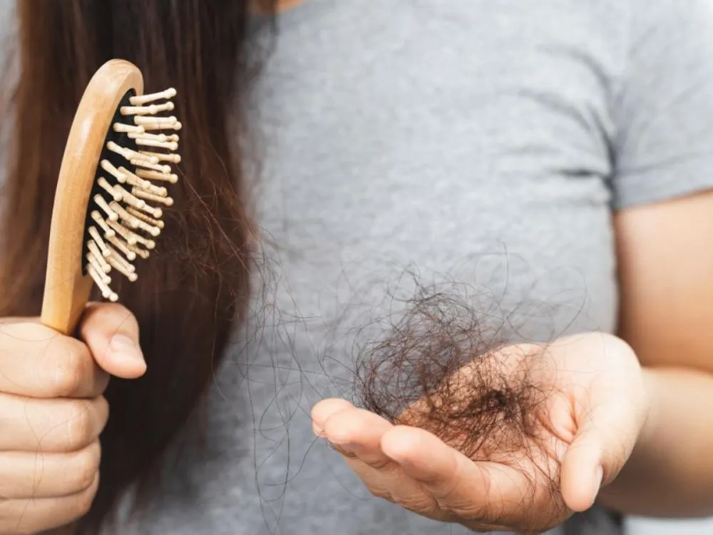 Medicamentos para emagrecer rápido estão provocando queda de cabelo, alerta especialista