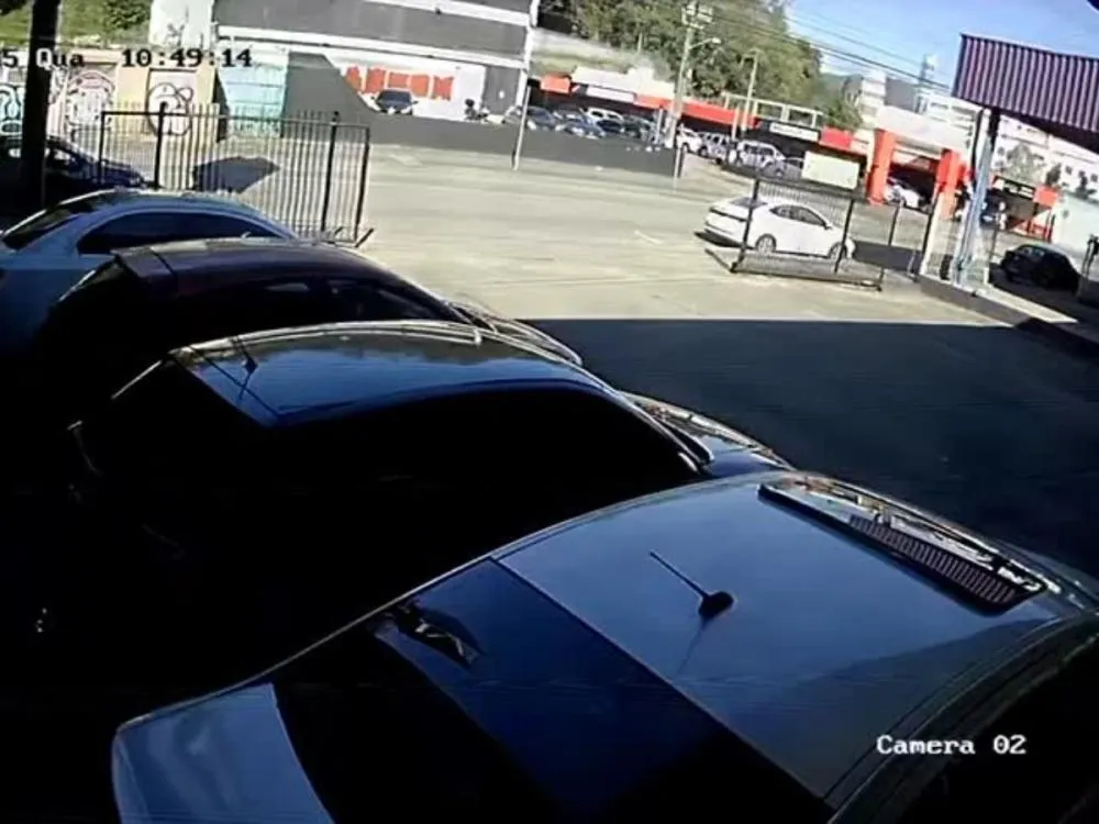 Câmera de segurança registra momento de tentativa de homicídio na manhã desta quarta-feira, em Blumenau