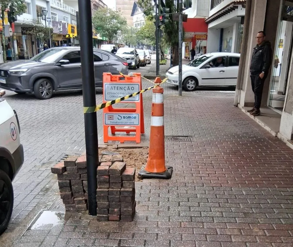 Samae conclui manutenção na rede de abastecimento de água na Rua XV de Novembro