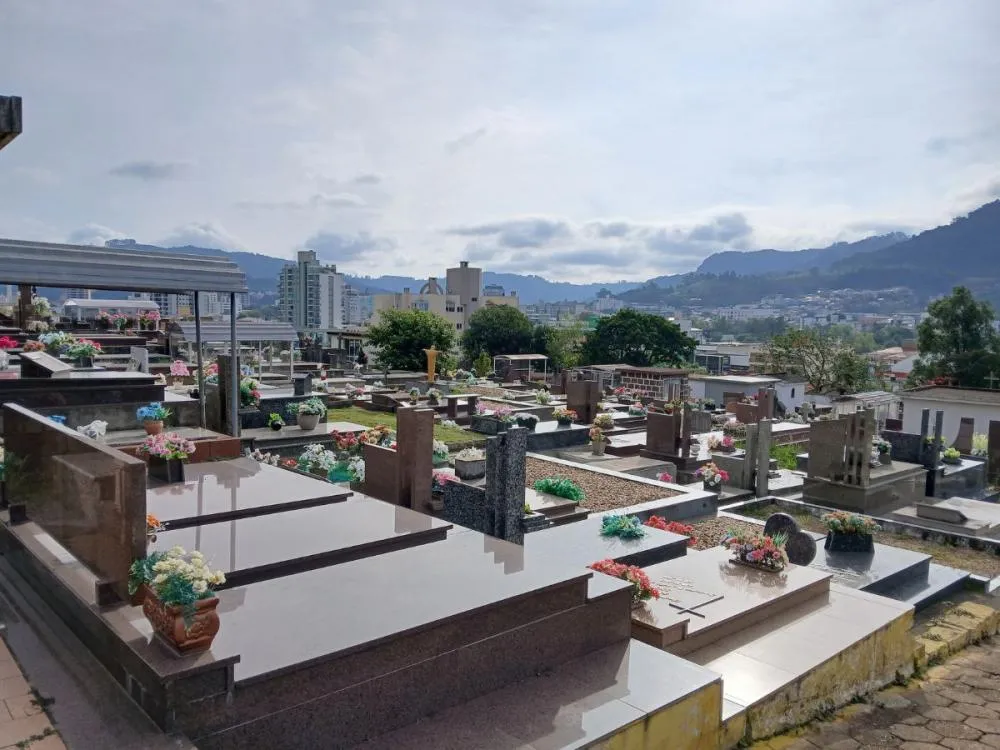 Prefeitura de Rio do Sul convoca familiares para regularizar sepultamentos em gavetas funerárias