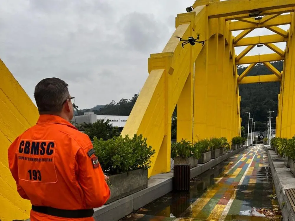 Buscas por pessoa desaparecida no rio Itajaí-Açu, em Blumenau, serão retomadas nesta quinta-feira