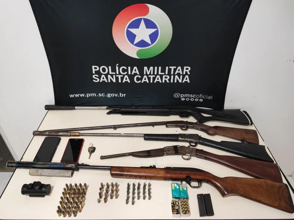 Após tentativa de homicídio, PM apreende armas e prende dois homens em Blumenau