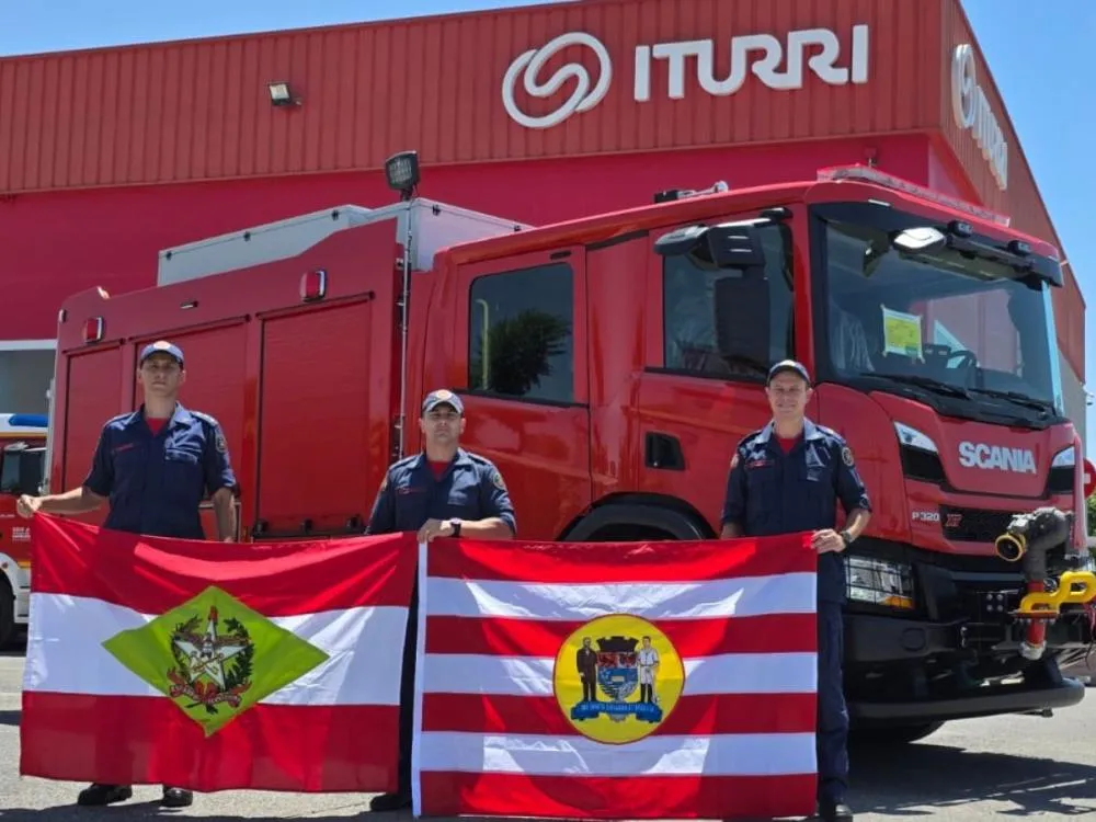 Fotos: Corpo de Bombeiros de Blumenau receberá viatura de última geração vinda da Espanha