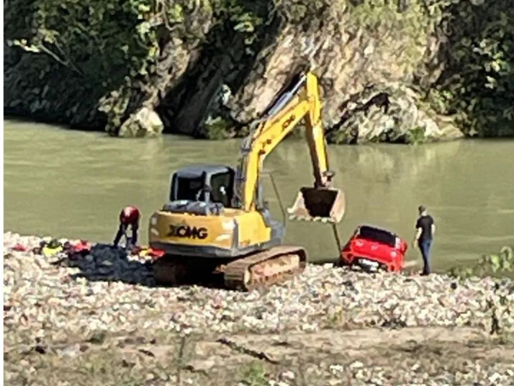Jovem morre após carro cair em rio e ficar submerso em Botuverá