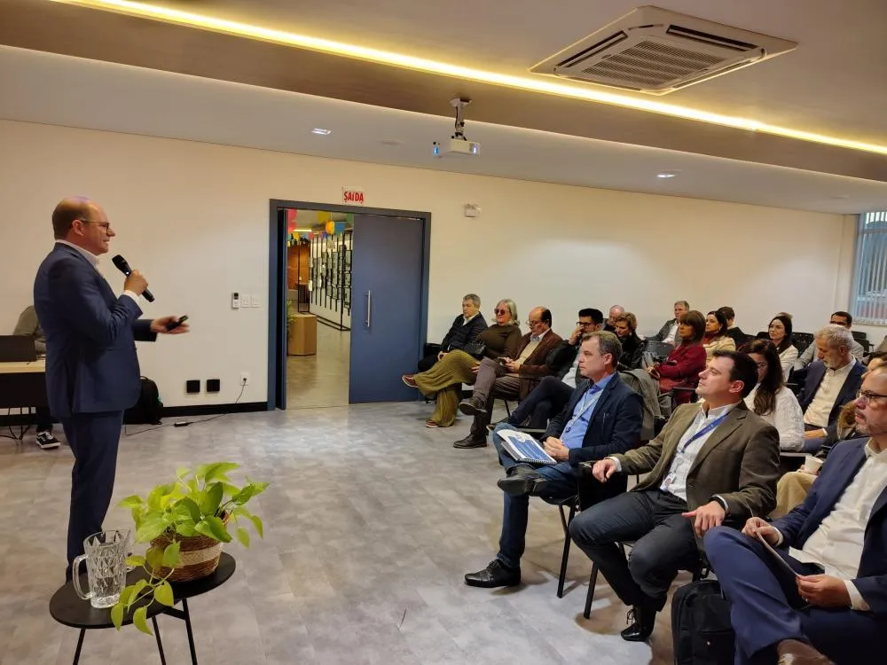 ACIB cobra soluções para atraso na duplicação da BR-470 durante encontro com SCGÁS