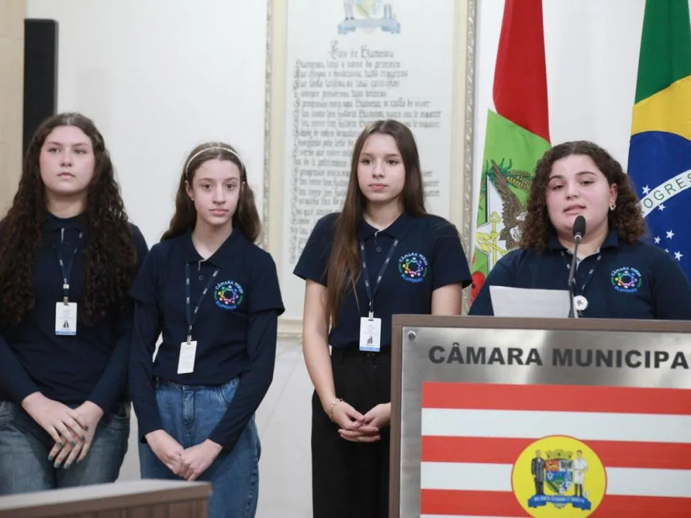 “A gente queria mostrar que lugar de menina também é na política”; Nova Mesa Diretora da Câmara Mirim de Blumenau será comandada por meninas